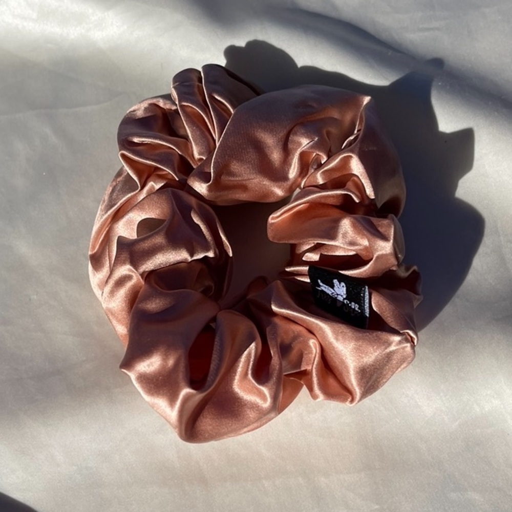 Très Silk - Large 100% Mulberry Silk Scrunchie- 1 large size